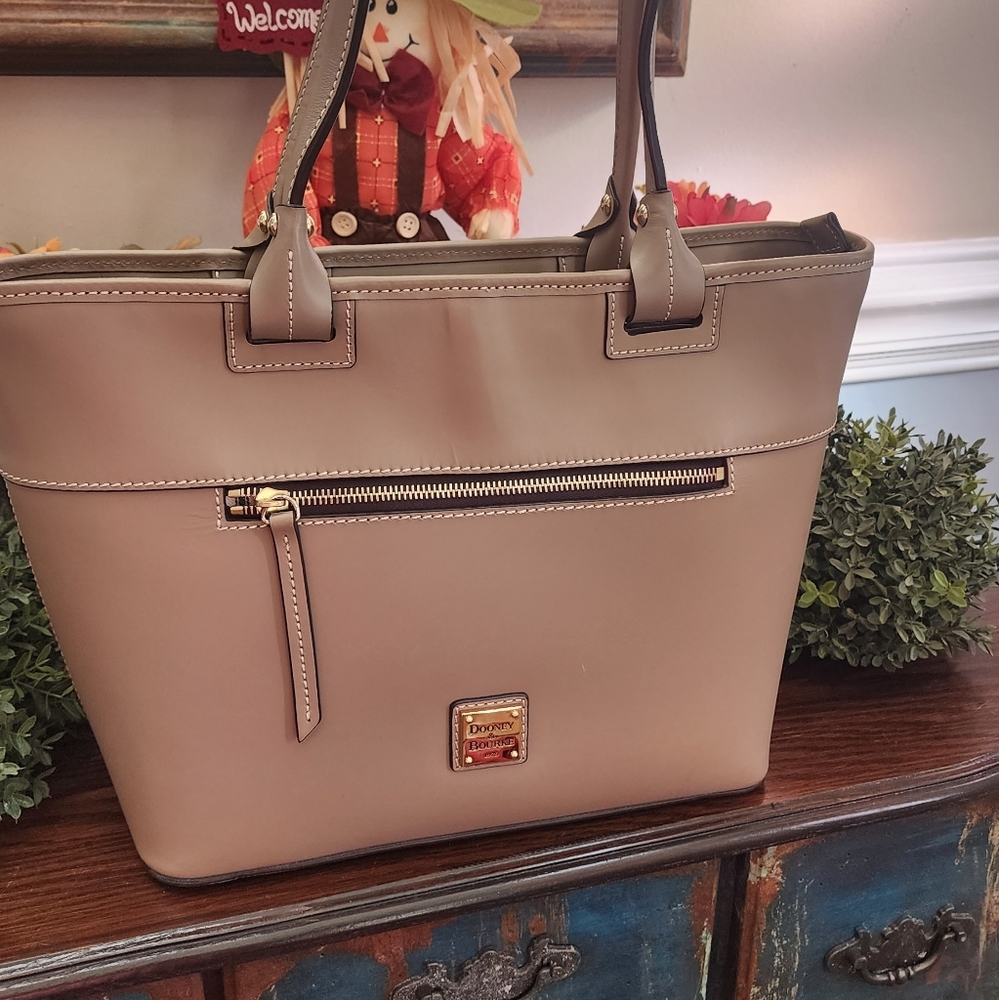 Dooney & Bourke purse